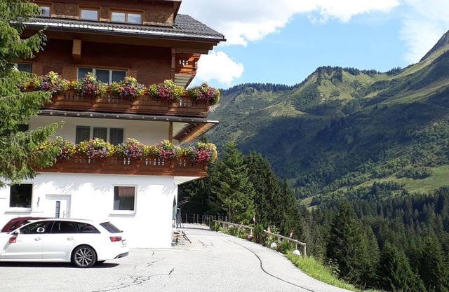 Four-bed room, shower, WC - Hotel Sonnalpen