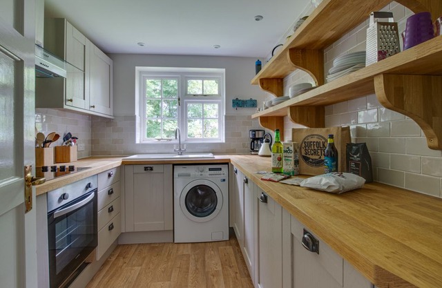 Four Marsh End - Two Bedroom Apartment, Sleeps 4