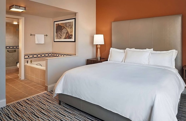 Four Relaxing Suite with Living Area | Welcoming Hotel in Vegas Strip