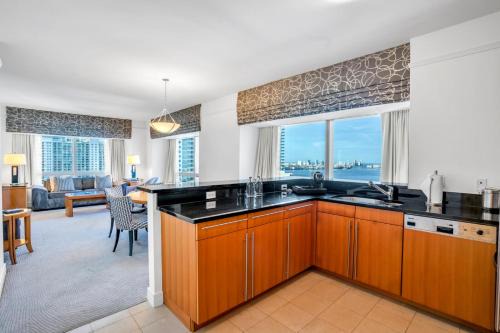 Four Seasons Miami Two Bedroom - 2Bath Ocean view Suite - Amazing views