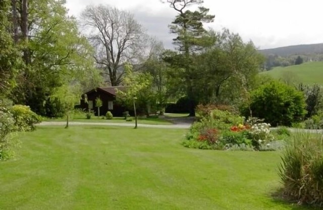 Four star Lodge with two bedrooms, fabulous views yet close to pubs and beach