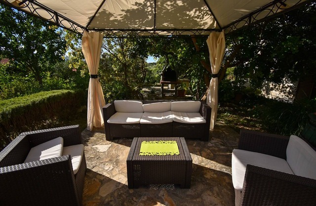 Frane - With Garden - A1