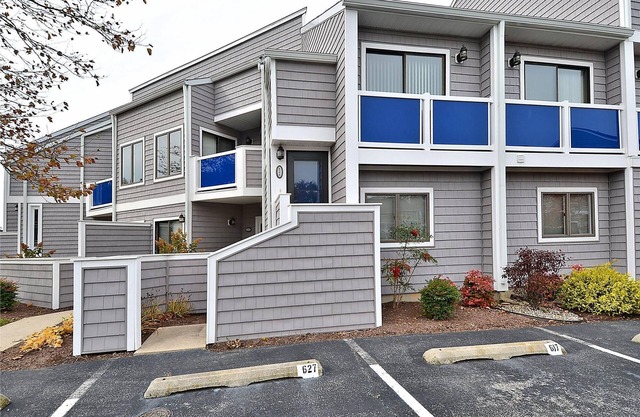FREE DAILY ACTIVITIES!!! Charming 2 bedroom, 2 bath unit located in a quiet resort community