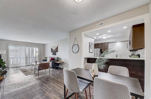 Frontdesk | 1 BR in Roseland near ND