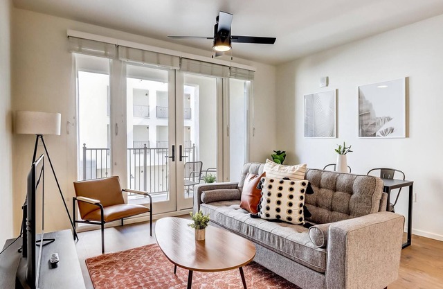 Frontdesk | 2 BR Apt close to Downtown