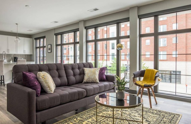 Frontdesk | Central Loft w/ Lots of Natural Light