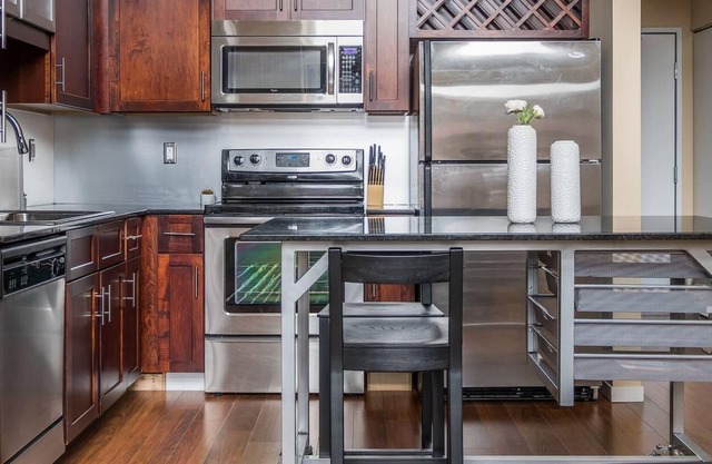 Frontdesk | Convenient 1BR Apt in Downtown East