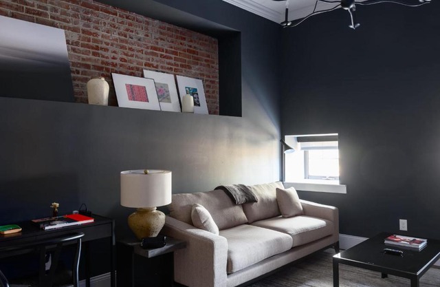 FRONTDESK Revamped 1 BR Apt by The Gate District