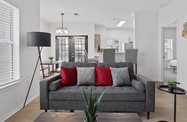 Frontdesk | Spacious 2 BR in the North Side