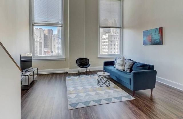 Frontdesk | Spacious 1 BR in Midtown