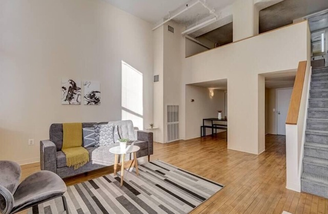Frontdesk | Sunny 1 BR in Washington Square West