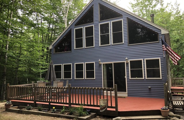Frye Island, Sebago Lake, Maine-Large Open Concept Chalet Sleeps 8+
