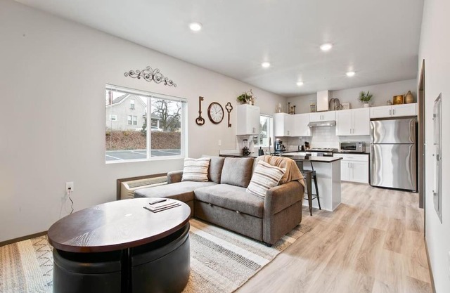 Full ADA Unit - 2 Bed 2 Bath Unit Near Downtown