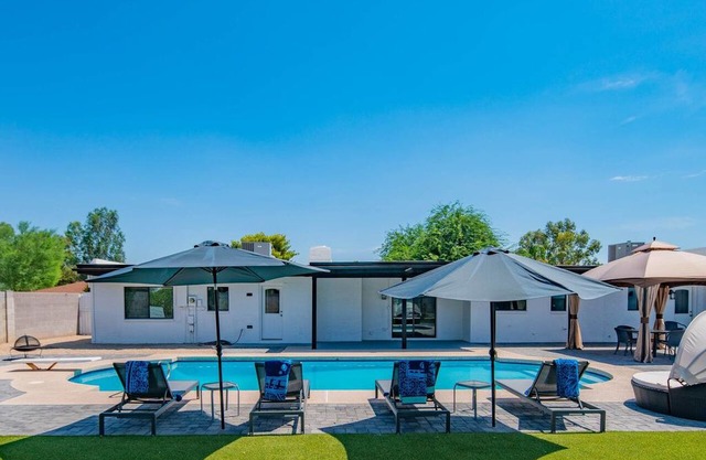 Fun 4 BR w/many outdoor activities & large pool