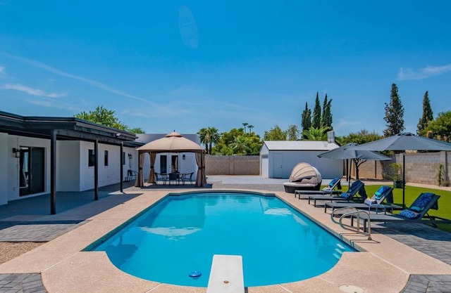 Fun 4 BR w/many outdoor activities & large pool