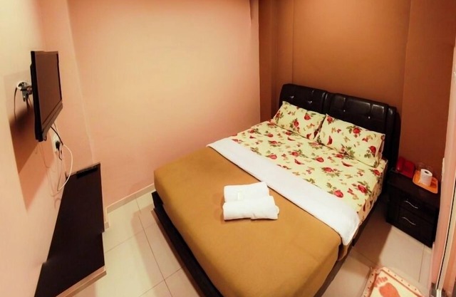 Funky Crib Hotel