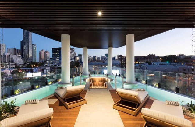 FV Iconic Designer APT, Parking, Near CBD Qfv147-14
