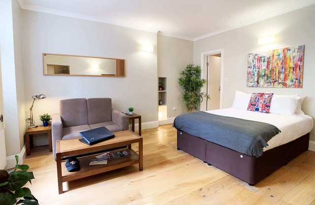 G1s - Trendy flat with private entry near Big Ben