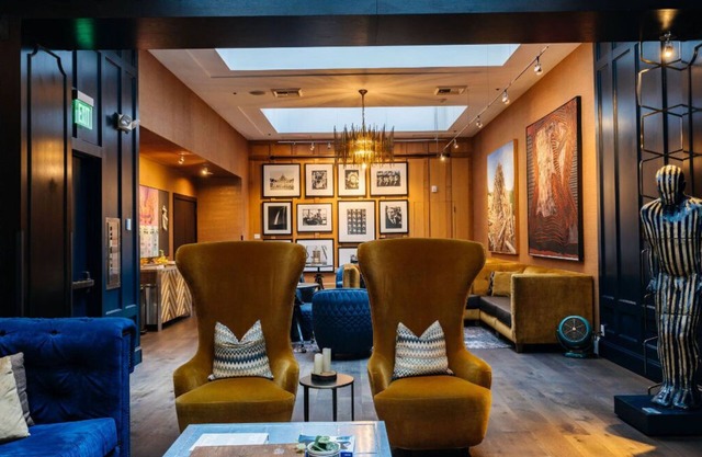 Gallery Suite | Vibrant Locale + Artistic Touches