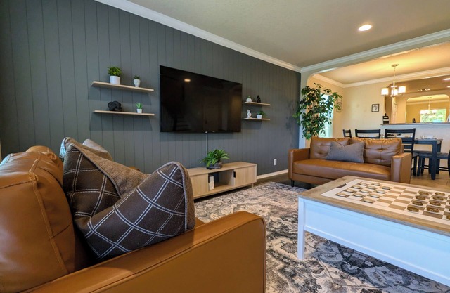 Game Night Inn- King Beds- Hot tub- 8 miles to SeaWorld/Lackland AFB