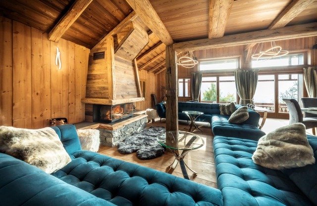 Gamelbarn is a beautiful luxury chalet with hot tub and stunning mountain views