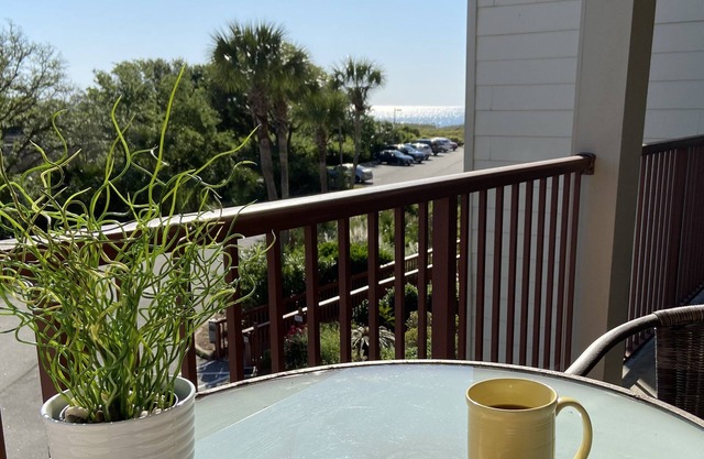 Gated Beachfront Resort Private Beach Access Elevator 2 Pools BeachBarPickleball