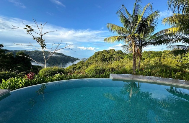Getaway Charming 2-bedroom house secluded with Ocean Breeze
