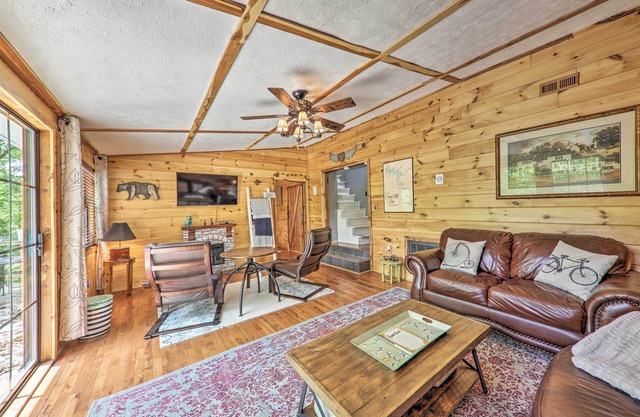 Getaway on Center Hill Lake w/Decks & Water Views