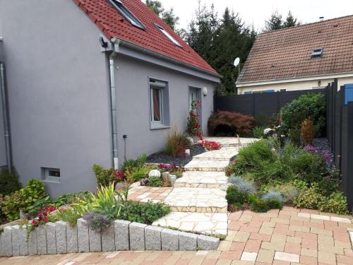 Gite Terre d'Helene 3 - 4 pers proche Strasbourg 42 m2, 3 étoiles, wifi, paisible, jardin, proche commerces,16 atouts, animaux acceptés