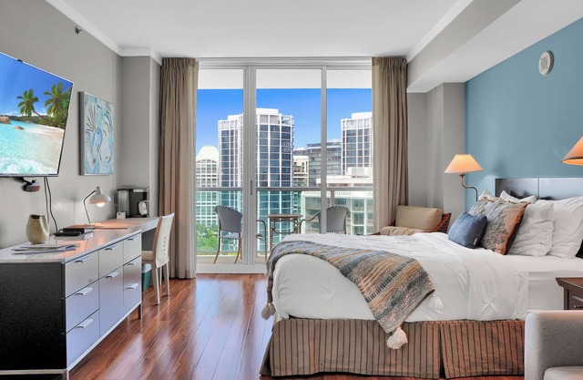 Glamorous Bay View Studio in the Grove
