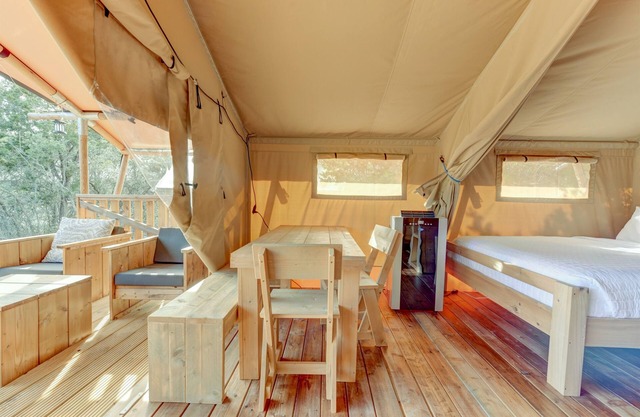 Glamping Escape with AC on Winery in Hill Country