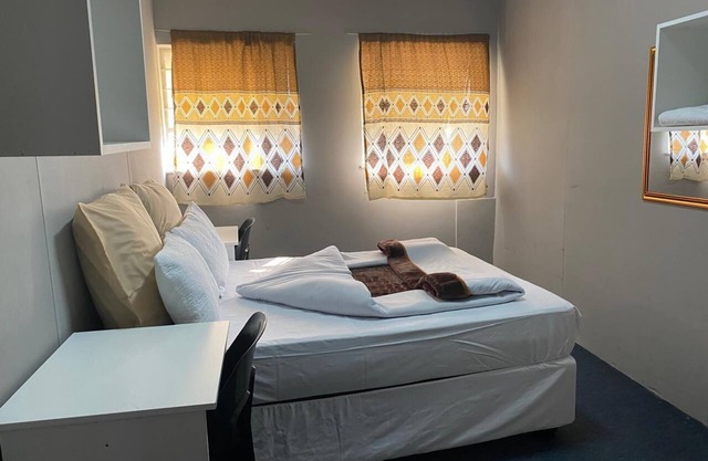 Golden gate guesthouse 0787391431