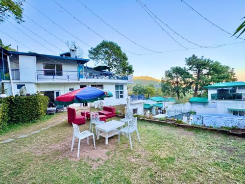 Golden pine villa