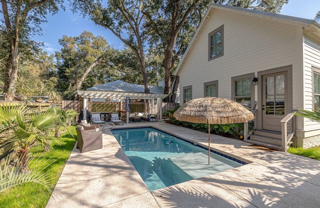 Gorgeous 4 bed/3.5 bath Home with Private Pool