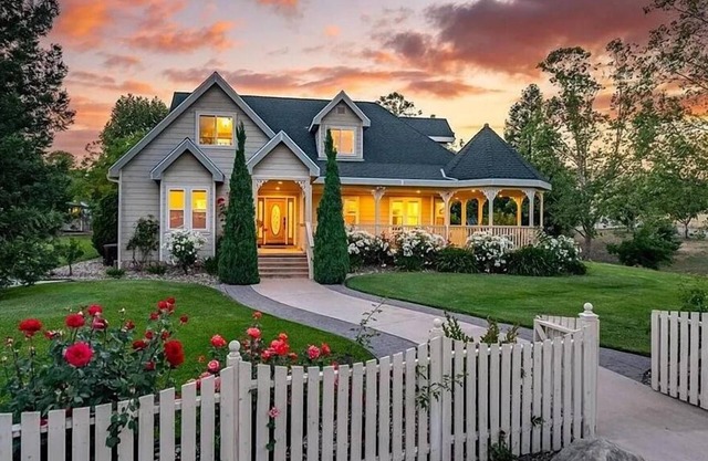 Gorgeous 6BR Estate Sleeps 18