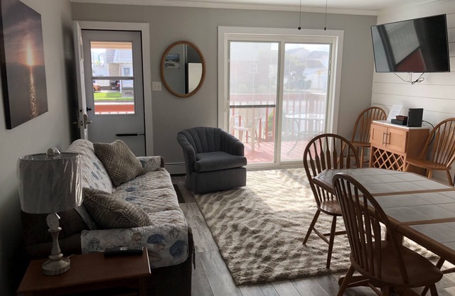 GORGEOUS BEACH HOUSE IN BRIGANTINE! ENJOY BEACH, CASINOS>BRING YOUR DOG
