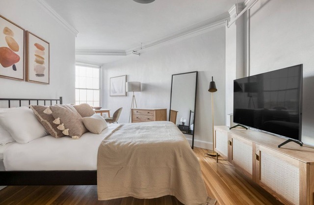Gorgeous Brookline Studio w/Gym, steps to Green Line, by Blueground