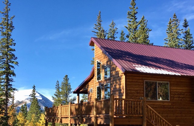 Gorgeous Cabin with HOT TUB & AMAZING Views!
