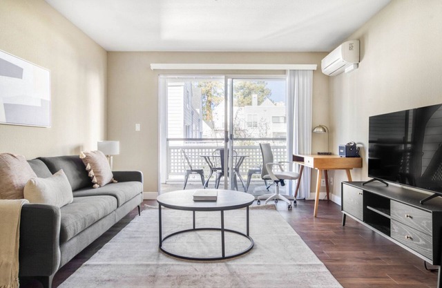 Gorgeous Downtown Mountain View 2BR w/Gym, Pool & Patio, by Blueground