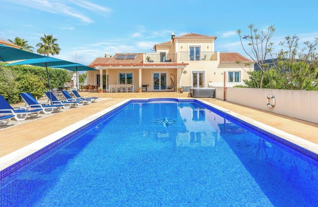 Gorgeous, family home close to Olhão, with distant sea views and a hot tub