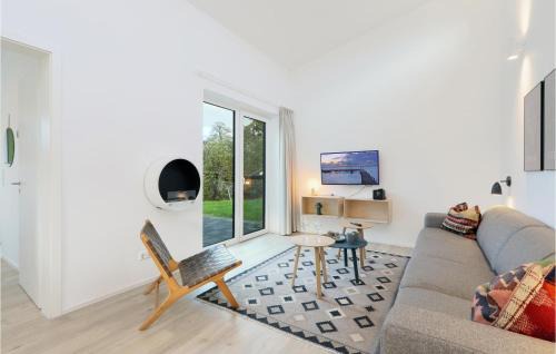 Gorgeous Home In Lembruchdümmer See