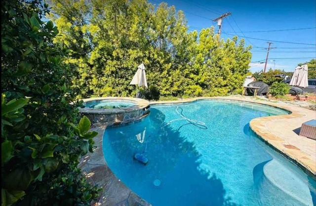 Gorgeous House with Pool , Jacuzzi , Ping pong Table , Foosball & GYM