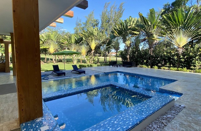 Gorgeous Modern Vila, spectacular golf course view, very spacious.