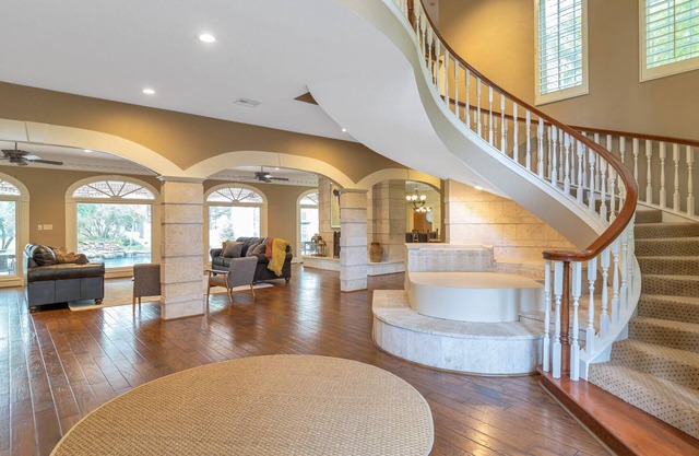 Gorgeous Retreat w/private Pickleball court! Only 3 min from Sandalwood Manor