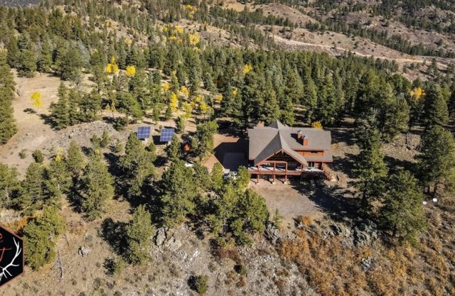 Gorgeous, secluded, peaceful, spacious Chalet