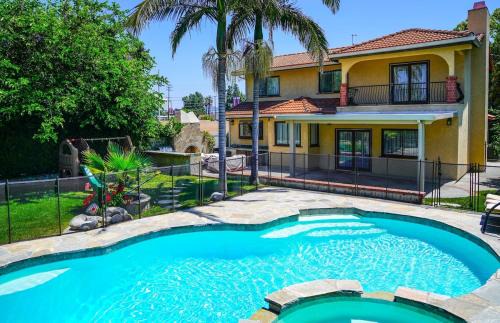 Gorgeous Villa with Private Heated Pool