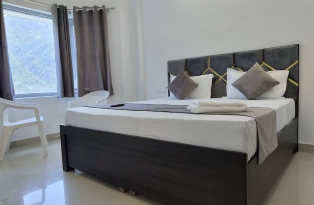 Goroomgo Komfy Stayz Dehradun