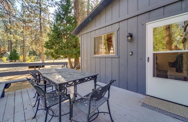 Graeagle Vacation Rental Cabin w/Game Room!