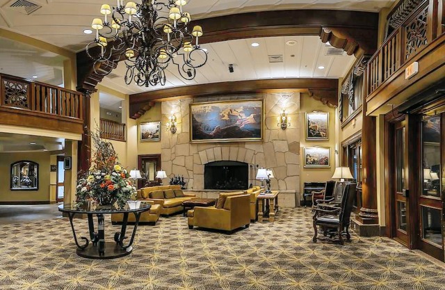 Grand Canyon Railway & Hotel