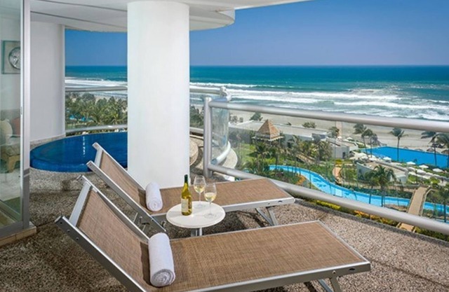 Grand Mayan Master Suite - 2Bdr, 2 Ba, Kitchen, Jacuzzi Tub, sleeps 6+2, 3 TVs